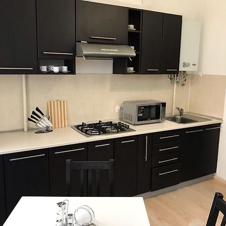 Gil Apartments, Квартира Студия В Самом Центре Пл Петефи ウージュホロド エクステリア 写真