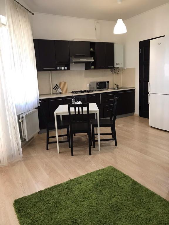 Gil Apartments, Квартира Студия В Самом Центре Пл Петефи ウージュホロド エクステリア 写真
