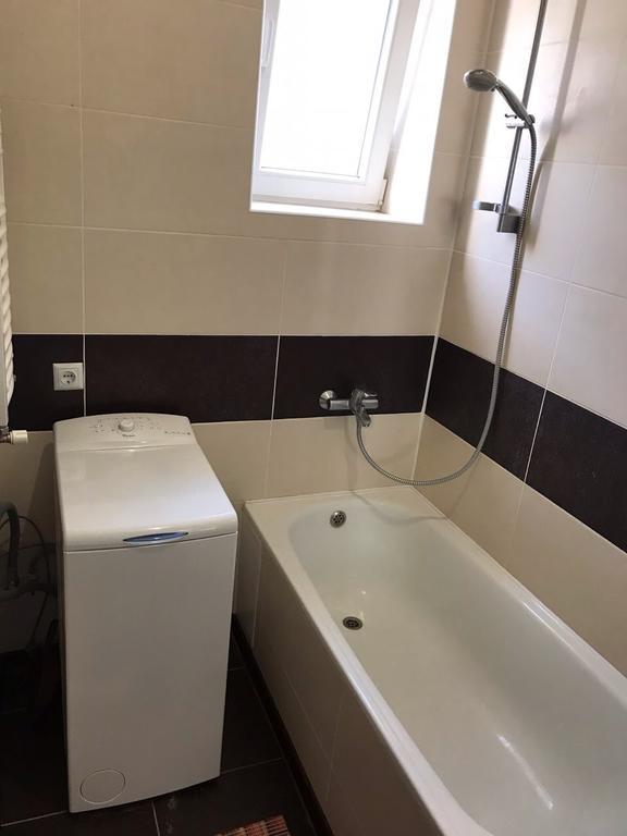 Gil Apartments, Квартира Студия В Самом Центре Пл Петефи ウージュホロド エクステリア 写真