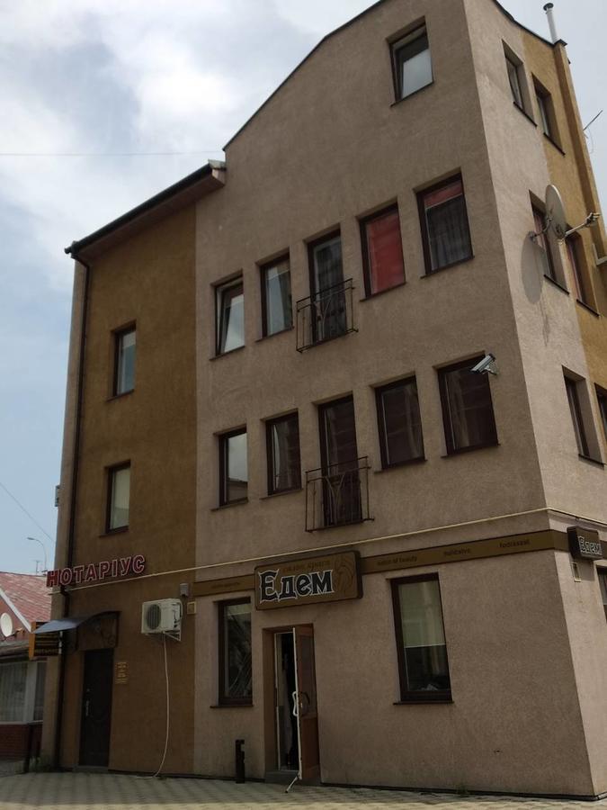 Gil Apartments, Квартира Студия В Самом Центре Пл Петефи ウージュホロド エクステリア 写真